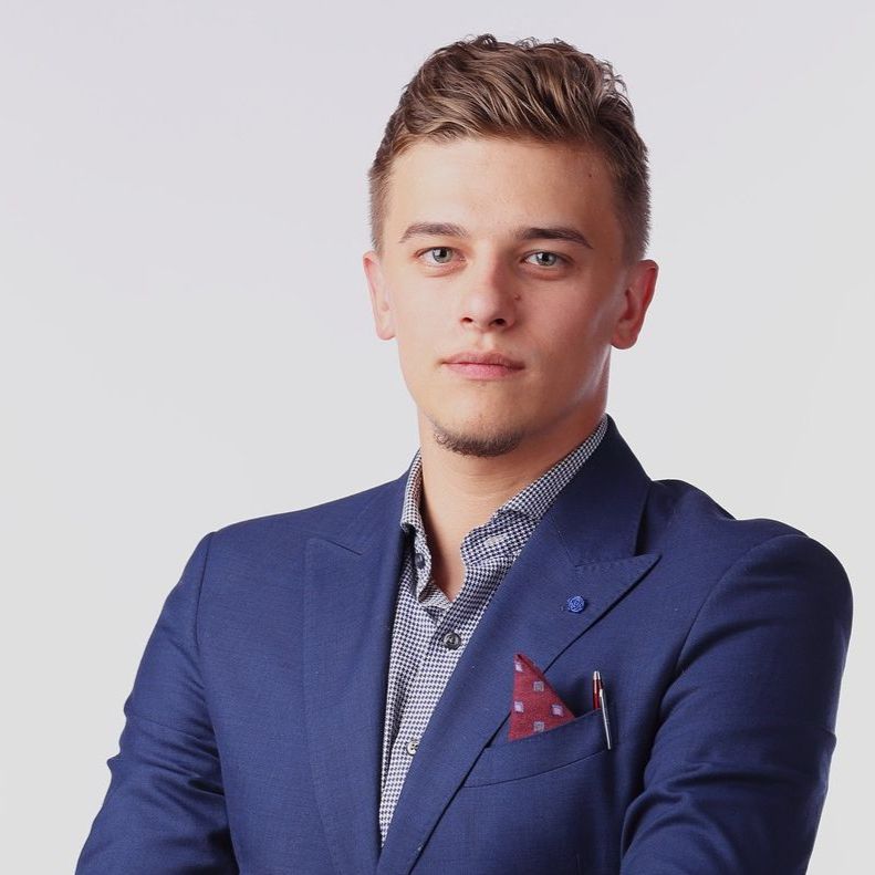 Michael Smith, Lead Cleaning Specialist with 15 years of experience, specializing in residential deep cleaning and eco-friendly methods